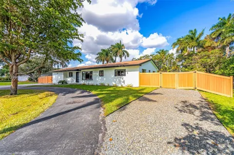 535 Biscayne River Dr