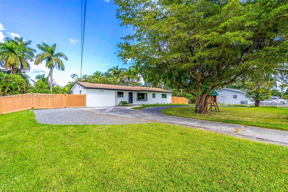 535 Biscayne River Dr Miami, FL 33169