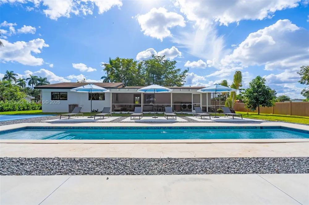 535 Biscayne River Dr Miami, FL 33169