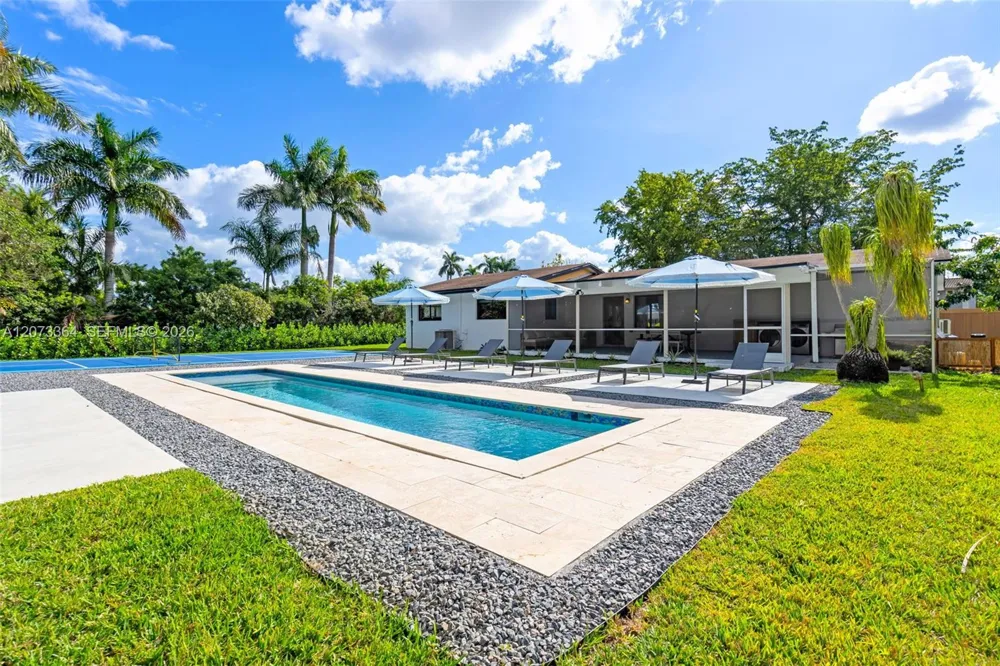 535 Biscayne River Dr Miami, FL 33169