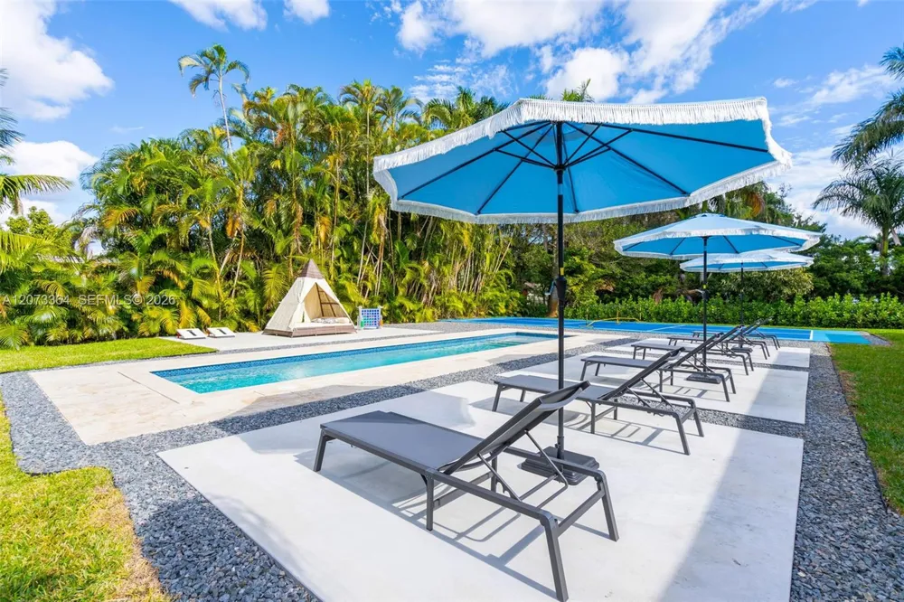 535 Biscayne River Dr Miami, FL 33169