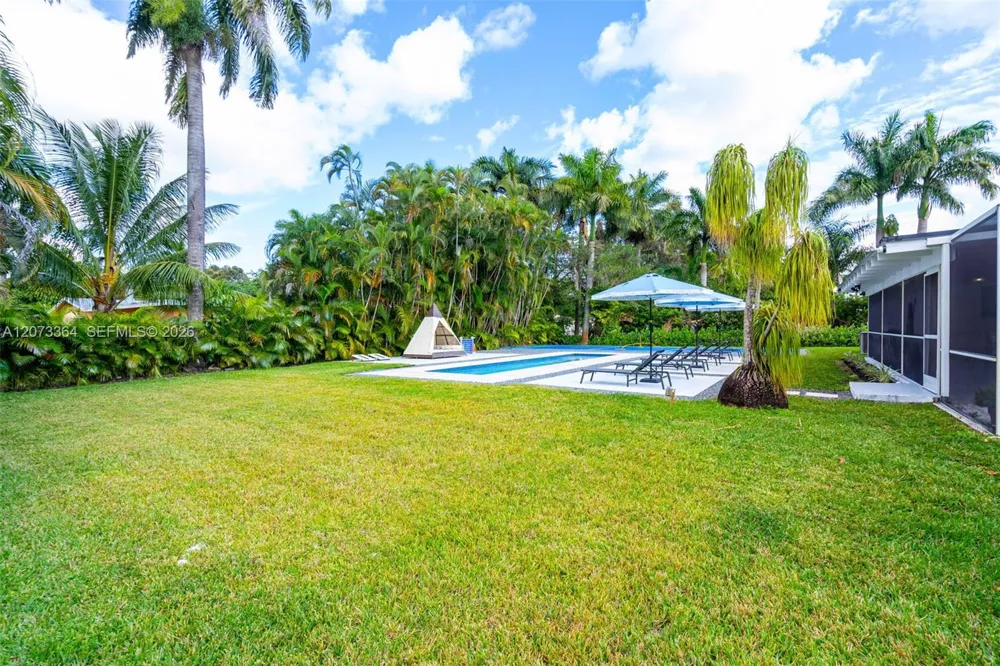 535 Biscayne River Dr Miami, FL 33169
