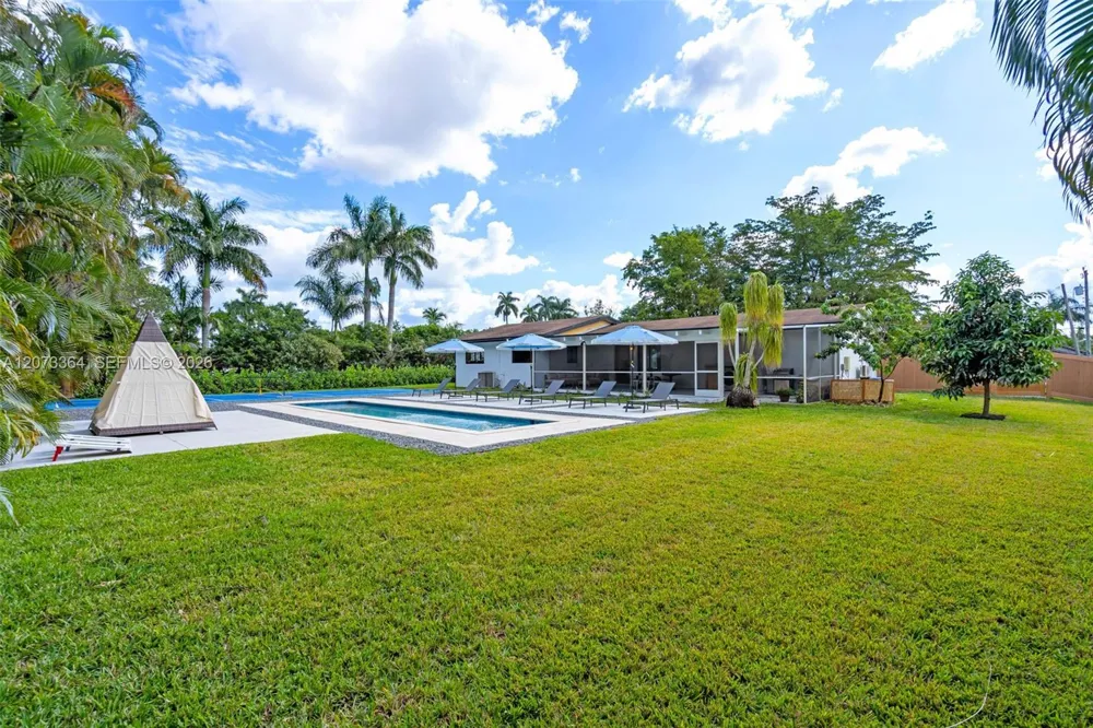 535 Biscayne River Dr Miami, FL 33169