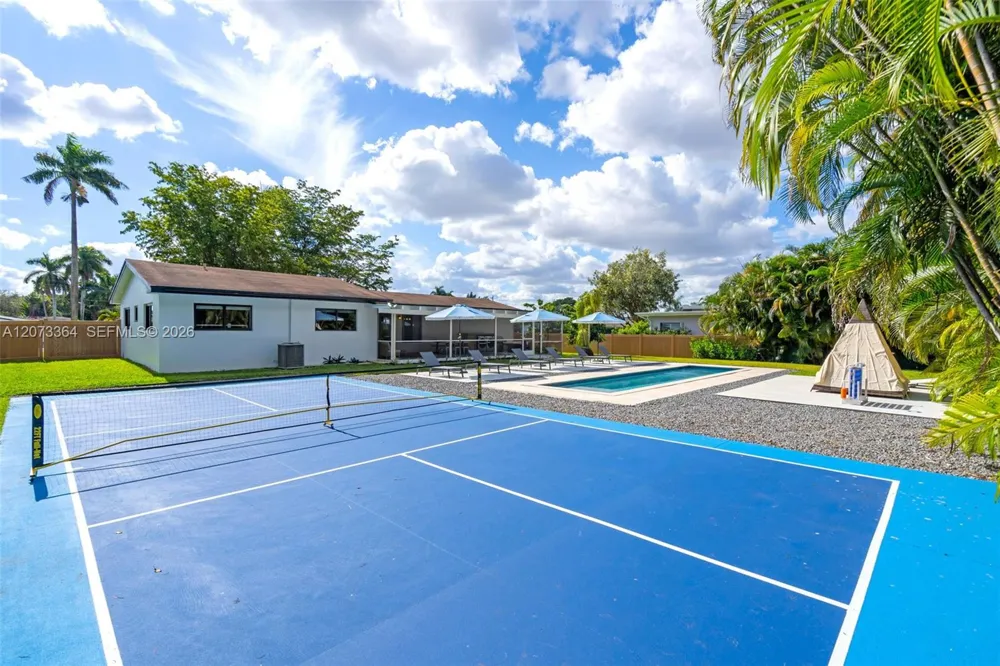 535 Biscayne River Dr Miami, FL 33169