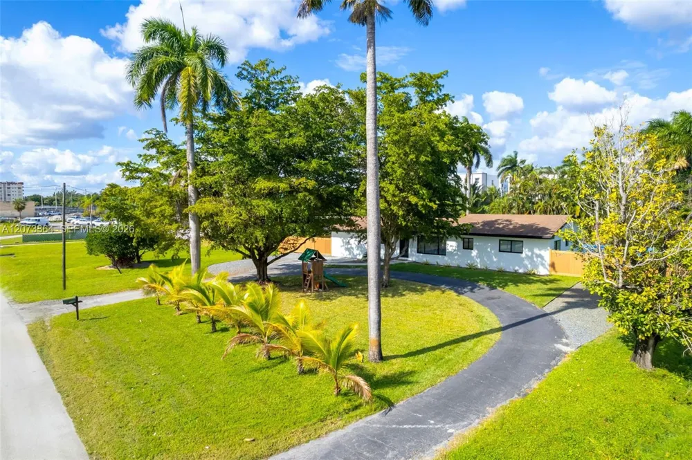 535 Biscayne River Dr Miami, FL 33169