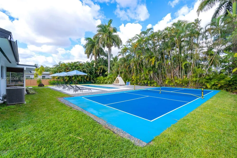 535 Biscayne River Dr Miami, FL 33169