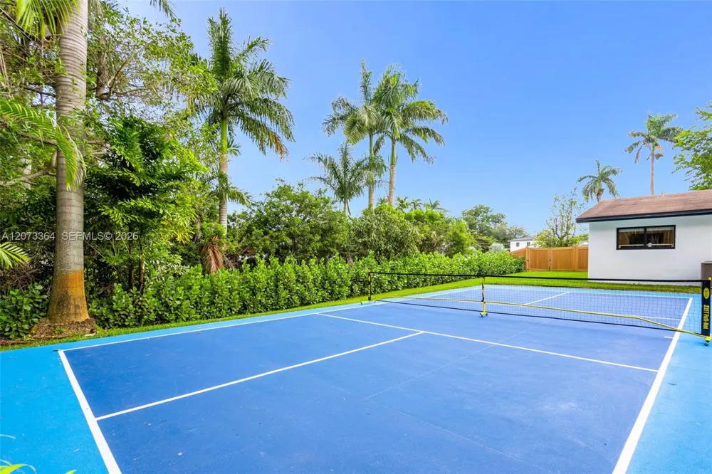 535 Biscayne River Dr Miami, FL 33169