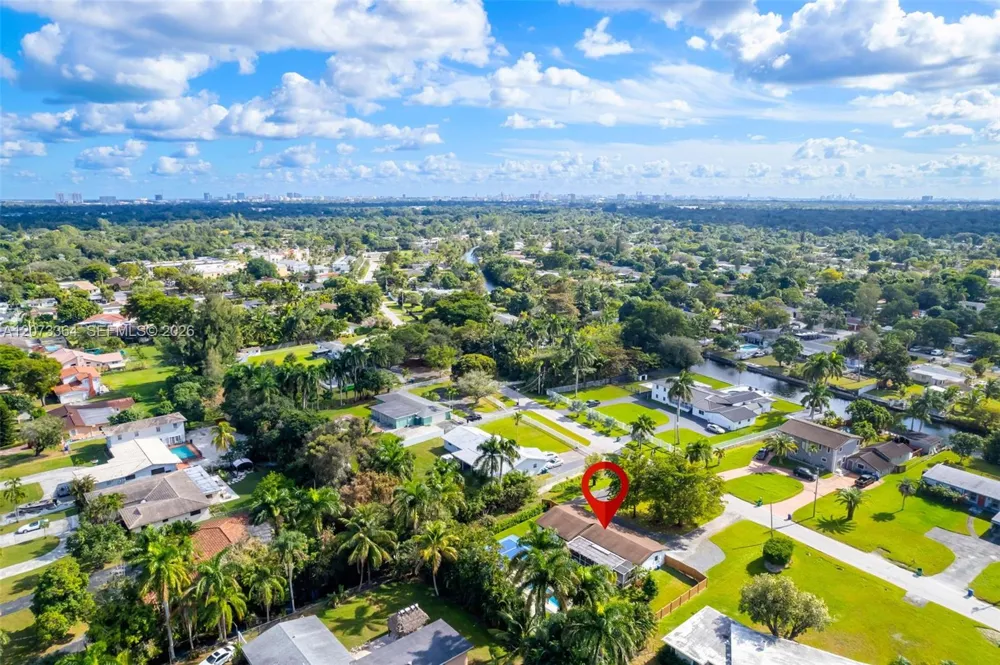 535 Biscayne River Dr Miami, FL 33169