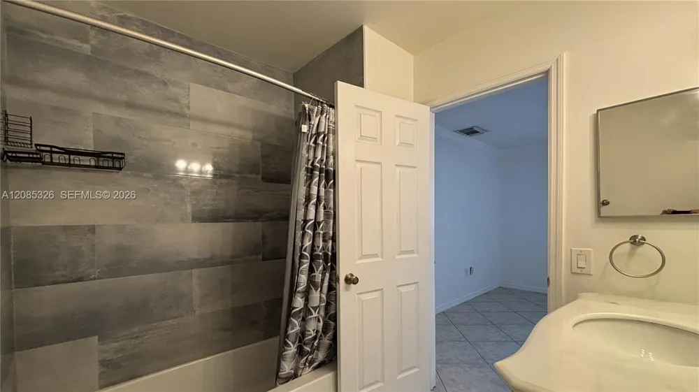 1186 NW 123rd Ct #109 Miami, FL 33182