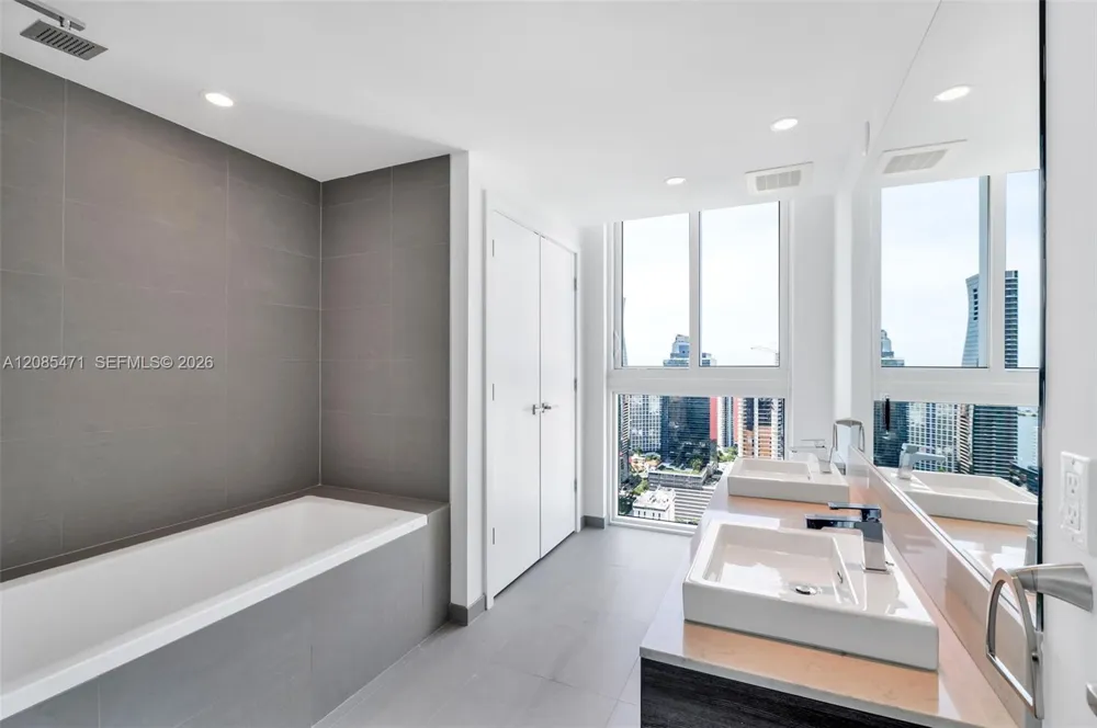 1080 Brickell Ave #3900-3901 Miami, FL 33131