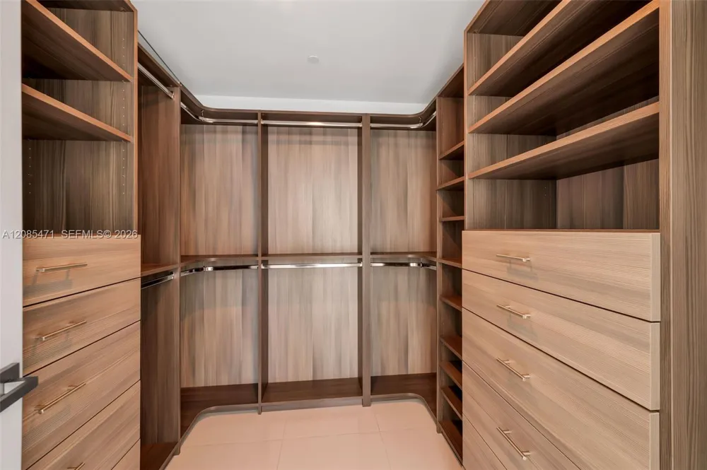 1080 Brickell Ave #3900-3901 Miami, FL 33131
