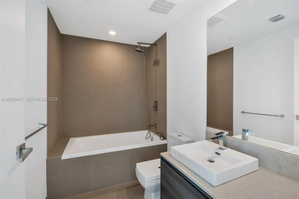 1080 Brickell Ave #3900-3901 Miami, FL 33131