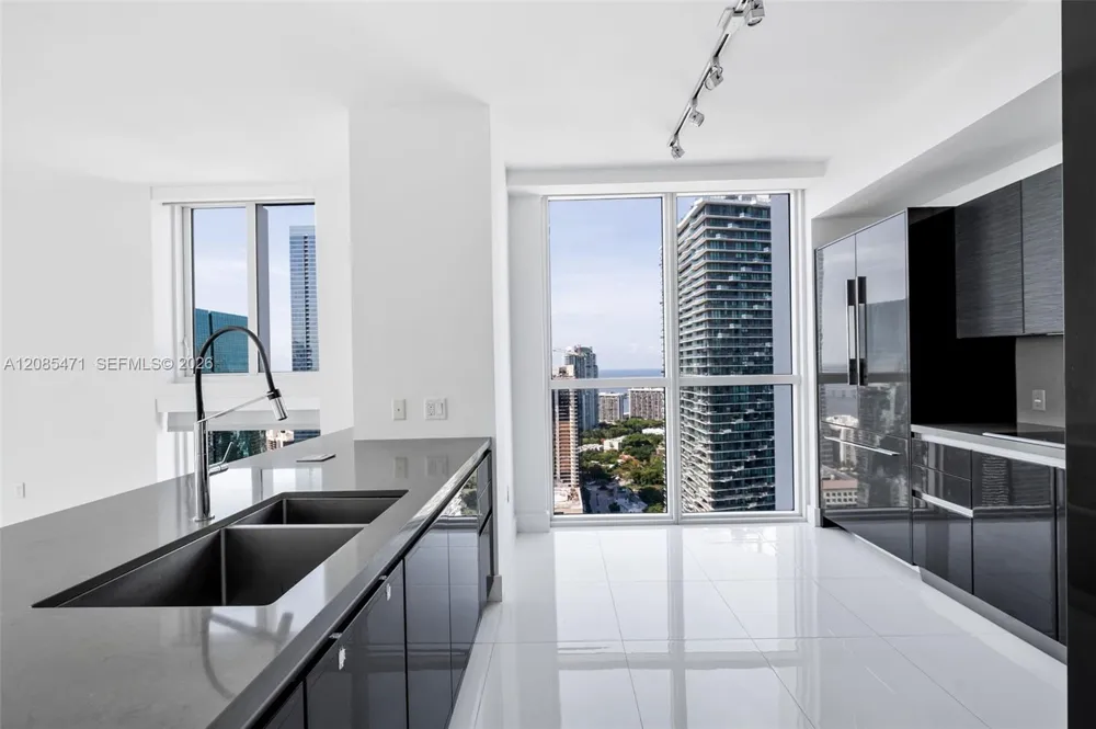 1080 Brickell Ave #3900-3901 Miami, FL 33131