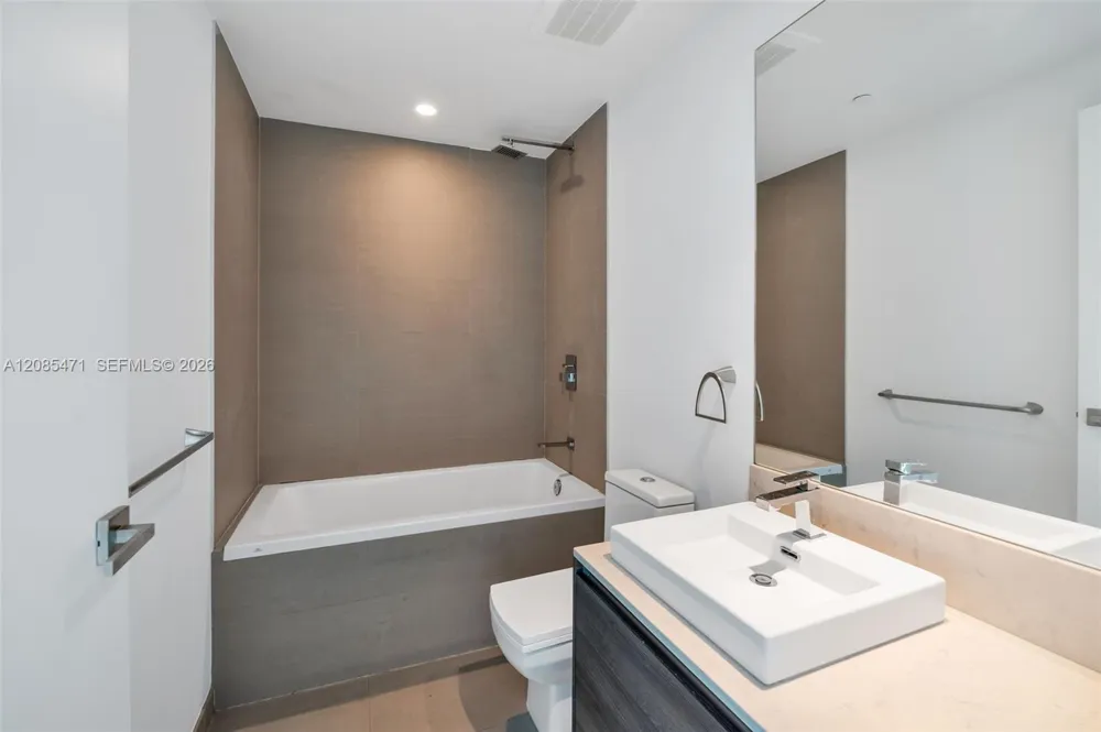 1080 Brickell Ave #3900-3901 Miami, FL 33131