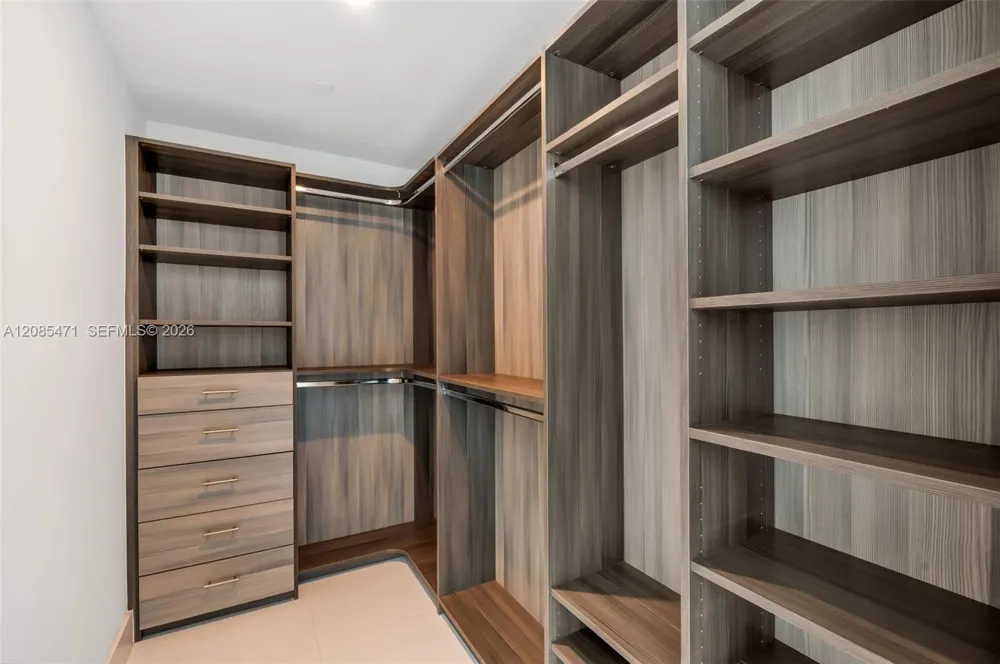 1080 Brickell Ave #3900-3901 Miami, FL 33131