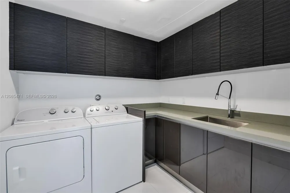 1080 Brickell Ave #3900-3901 Miami, FL 33131