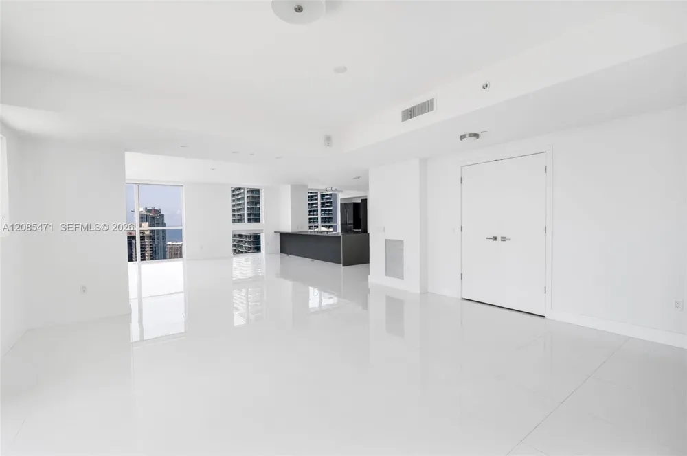 1080 Brickell Ave #3900-3901 Miami, FL 33131