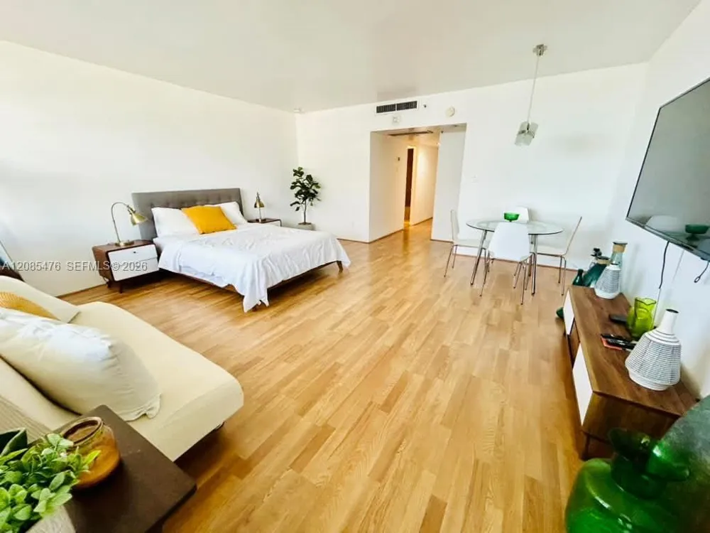 100 Lincoln Rd #829 Miami Beach, FL 33139