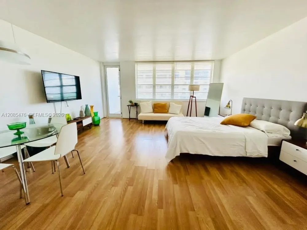 100 Lincoln Rd #829 Miami Beach, FL 33139