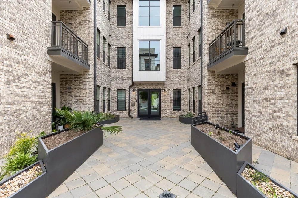 4325 Jackson Avenue #2105 Austin, TX 78731