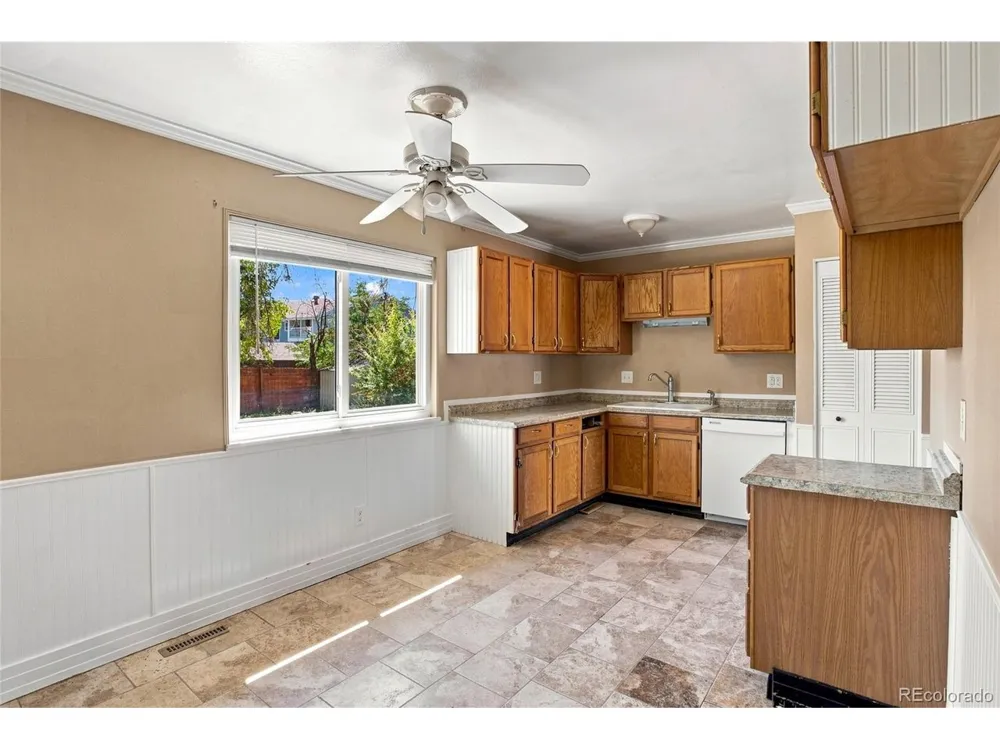 8130 Explorador Calle Denver, CO 80229