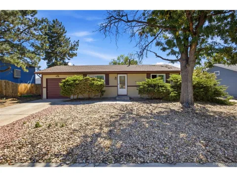 8130 Explorador Calle