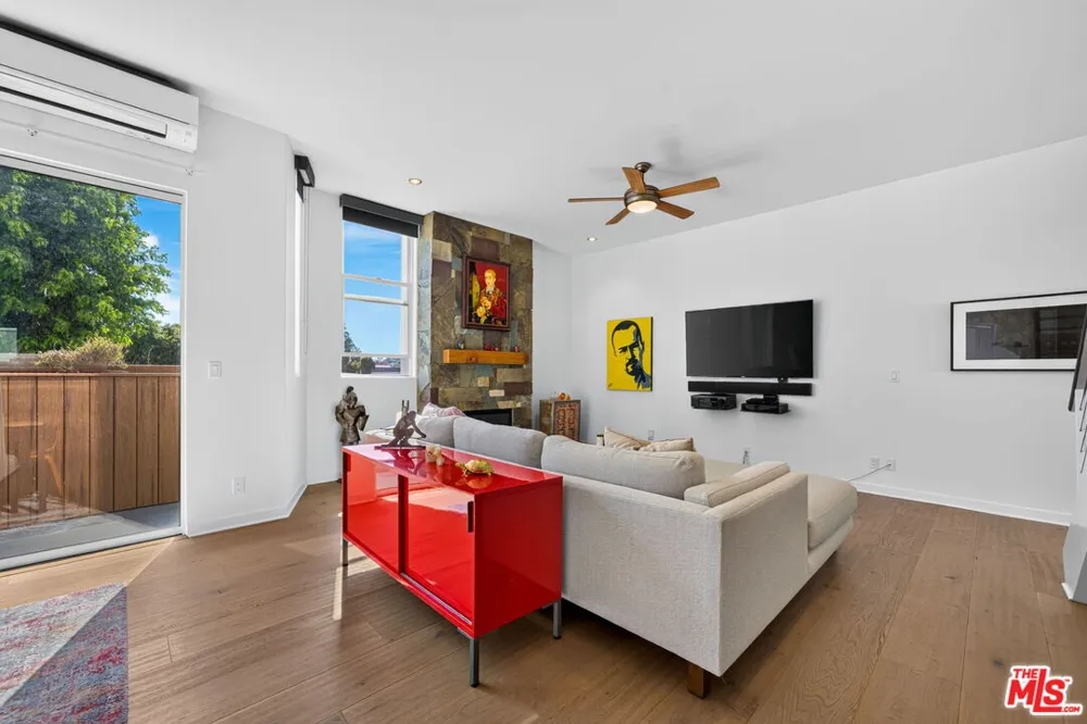650 Rose Avenue Venice, CA 90291