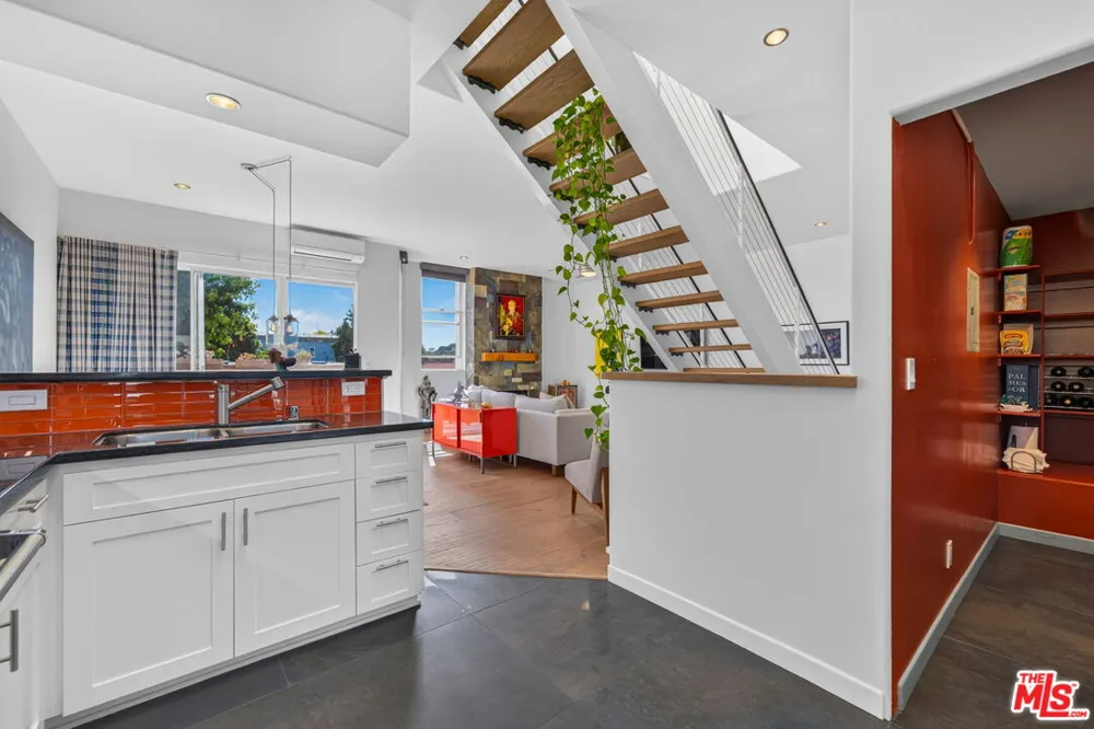 650 Rose Avenue Venice, CA 90291