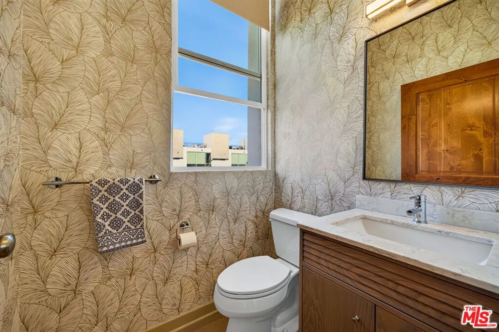 650 Rose Avenue Venice, CA 90291