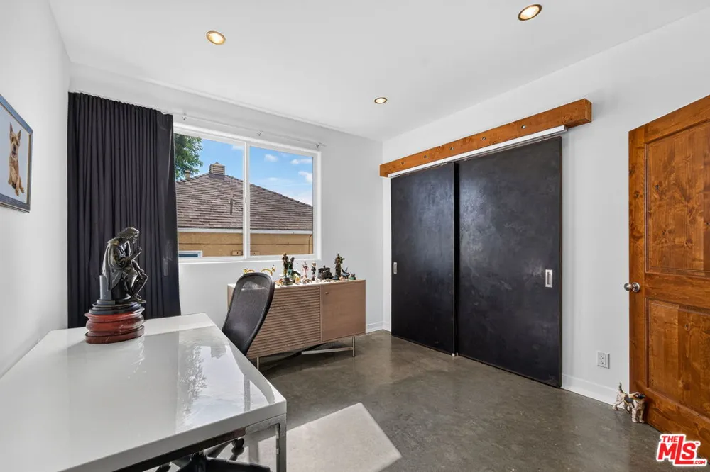 650 Rose Avenue Venice, CA 90291