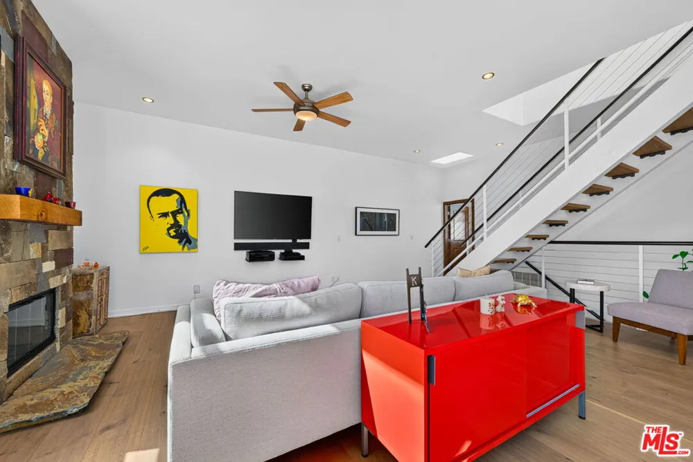 650 Rose Avenue Venice, CA 90291
