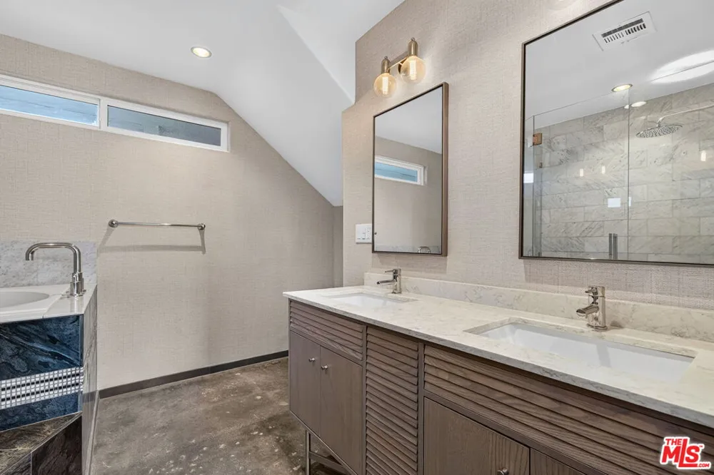 650 Rose Avenue Venice, CA 90291