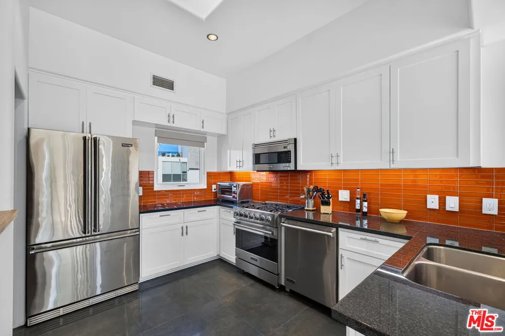 650 Rose Avenue Venice, CA 90291