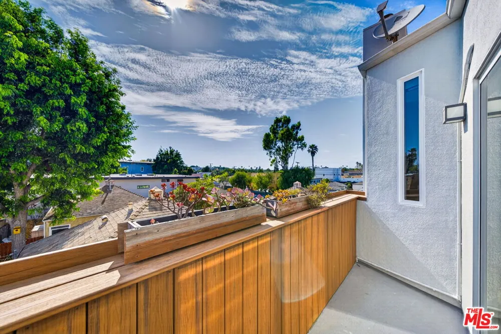 650 Rose Avenue Venice, CA 90291