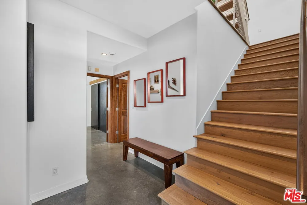 650 Rose Avenue Venice, CA 90291