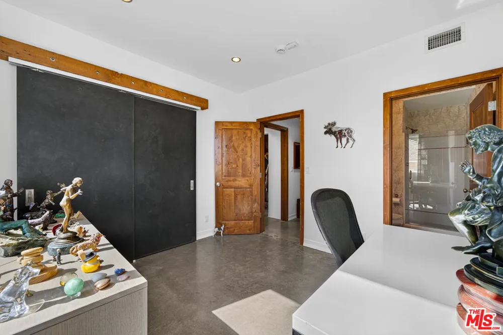650 Rose Avenue Venice, CA 90291