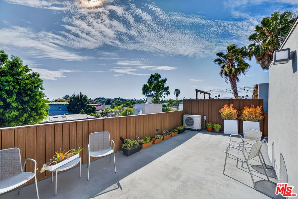650 Rose Avenue Venice, CA 90291