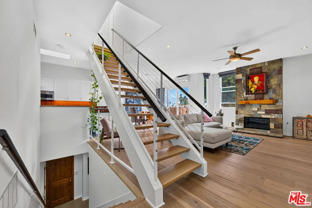 650 Rose Avenue Venice, CA 90291