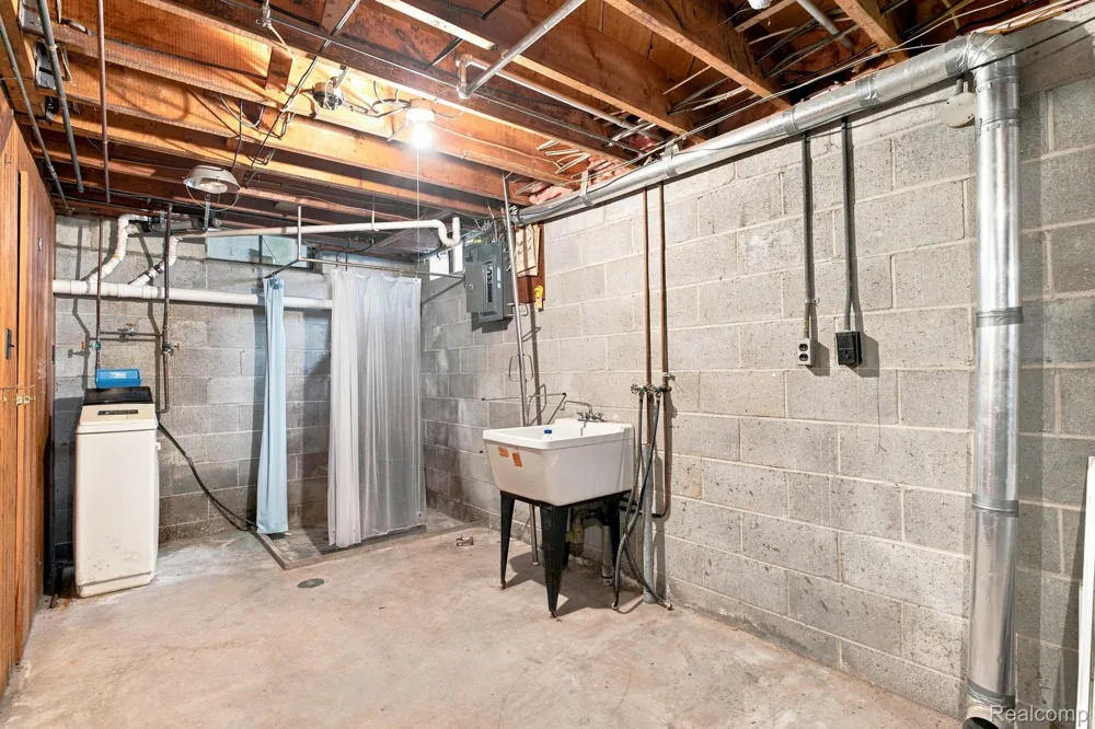 245 Anderson Avenue Croswell City, MI 48422