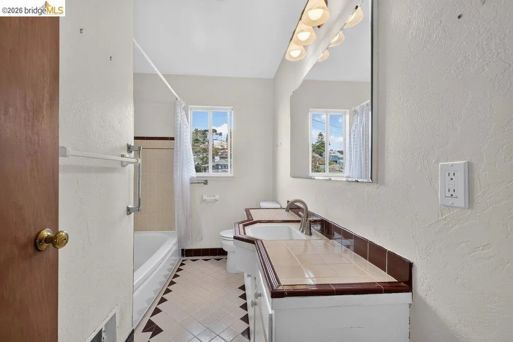 206 Colgate Kensington, CA 94708