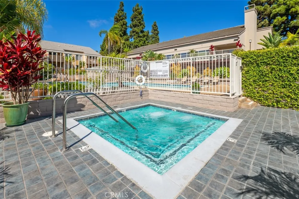 3162 Via Alicante #B La Jolla, CA 92037