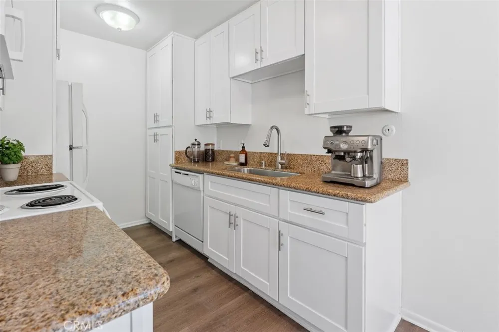 3162 Via Alicante #B La Jolla, CA 92037