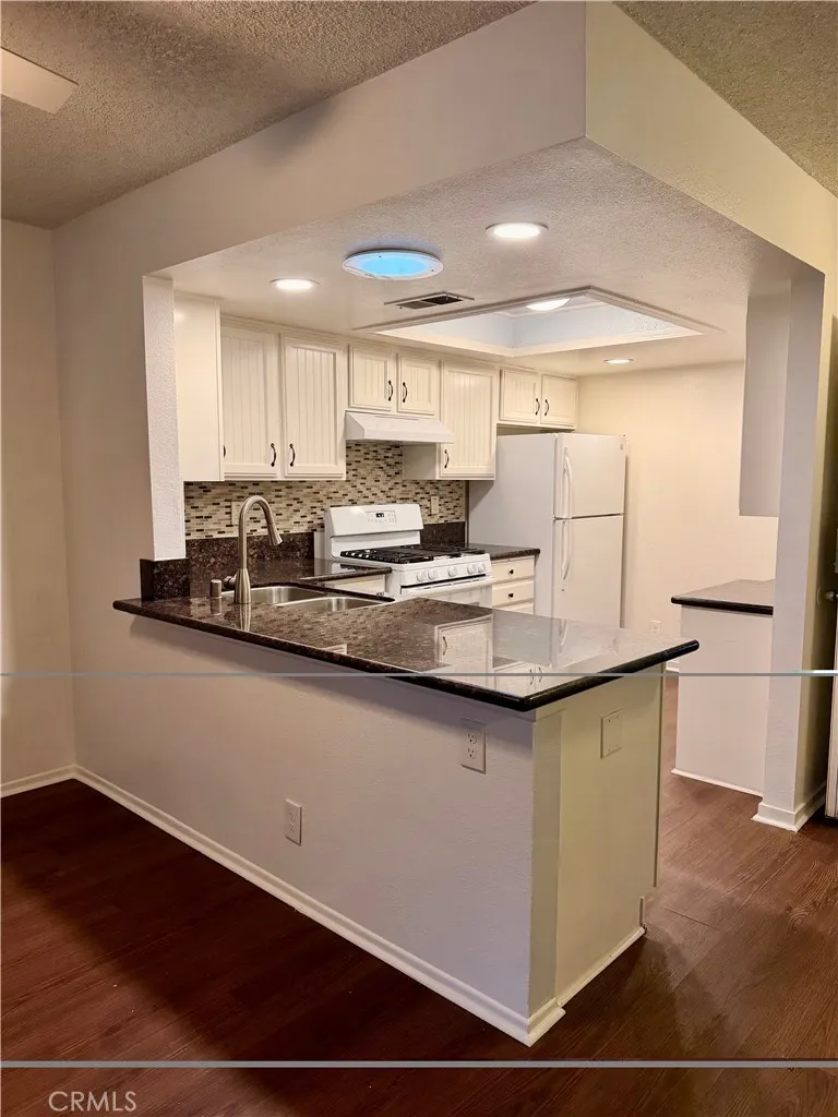 11684 Cedar Court Apple Valley, CA 92308