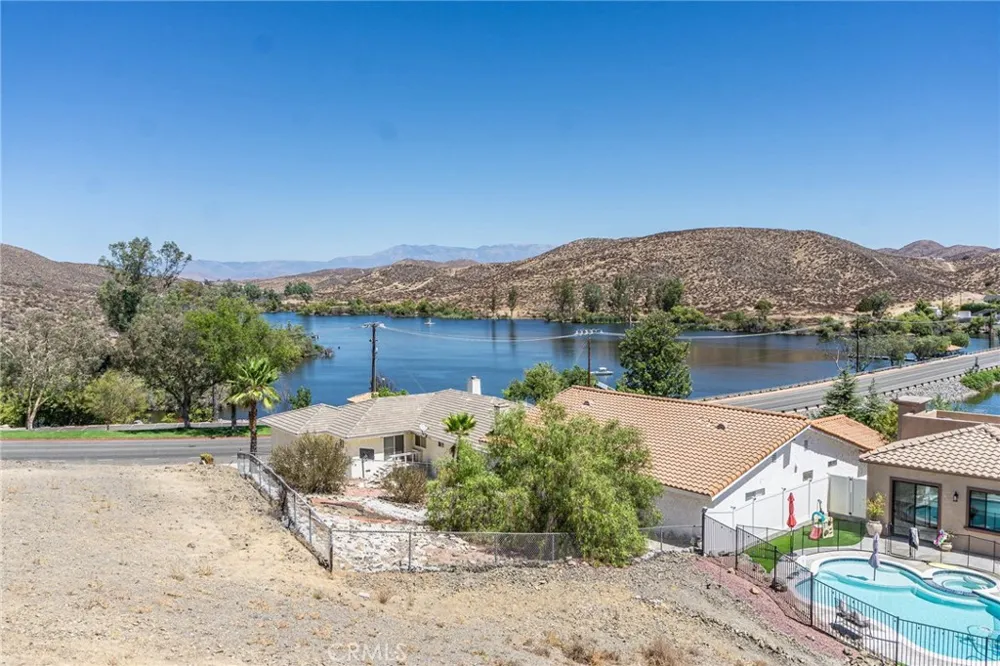 22283 Vacation Drive Canyon Lake, CA 92587