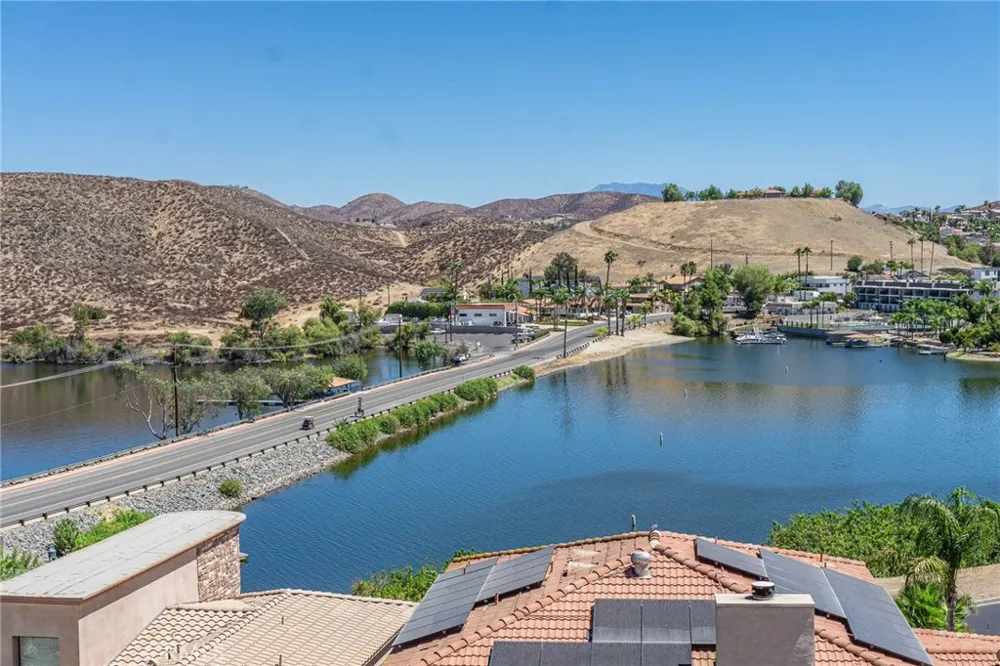 22283 Vacation Drive Canyon Lake, CA 92587