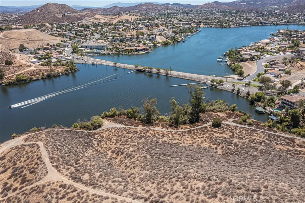 22283 Vacation Drive Canyon Lake, CA 92587