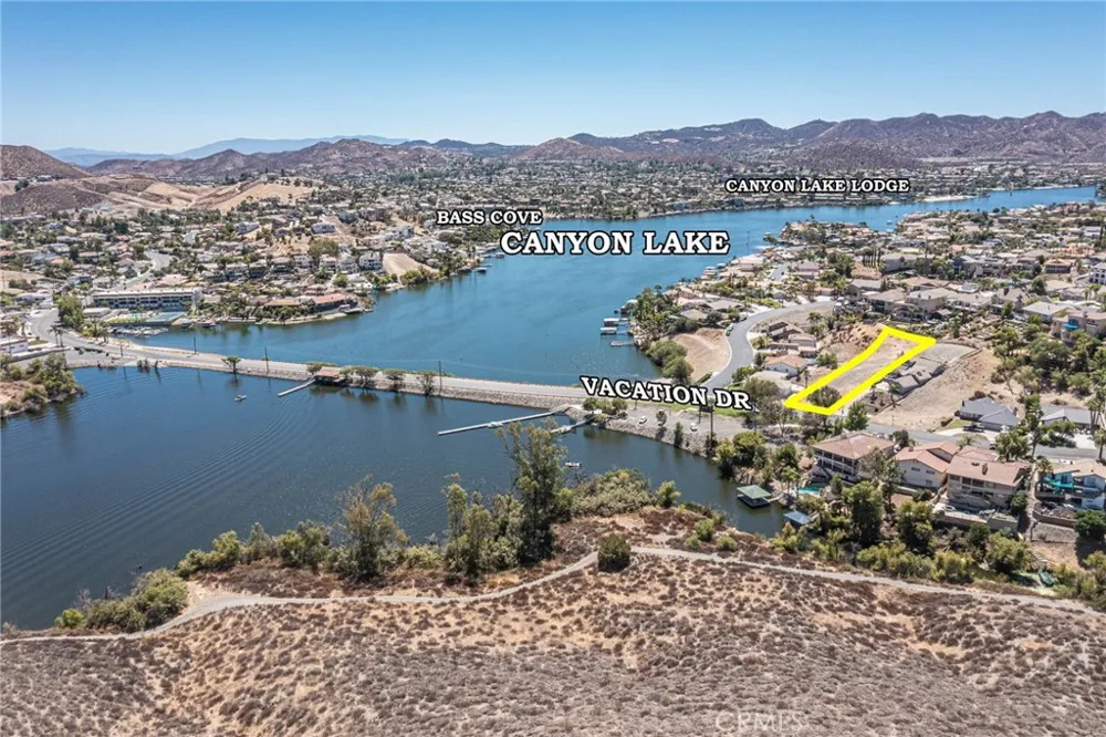 22283 Vacation Drive Canyon Lake, CA 92587