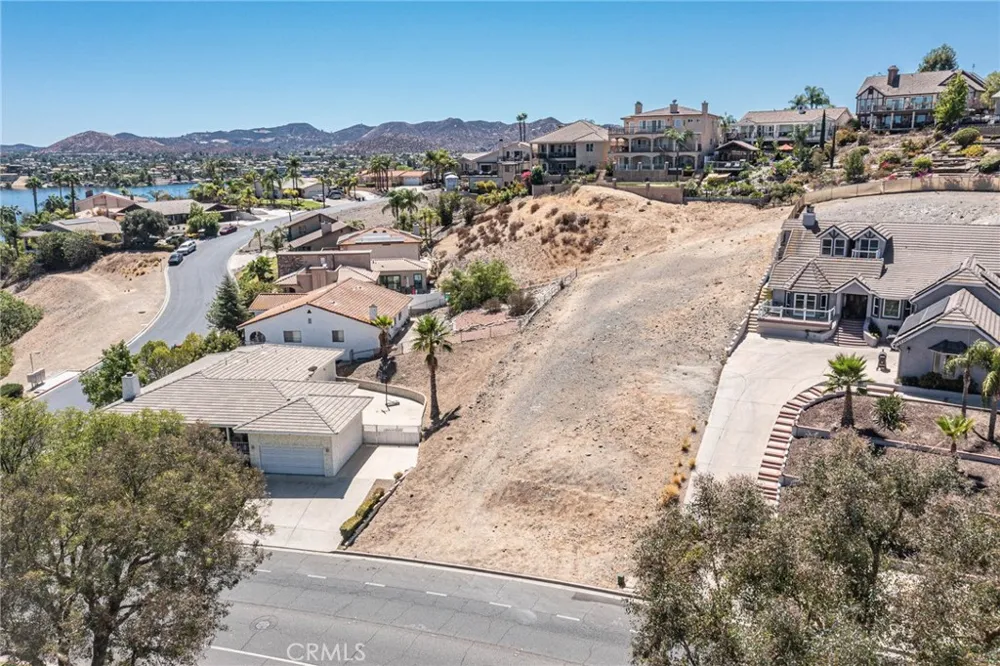 22283 Vacation Drive Canyon Lake, CA 92587