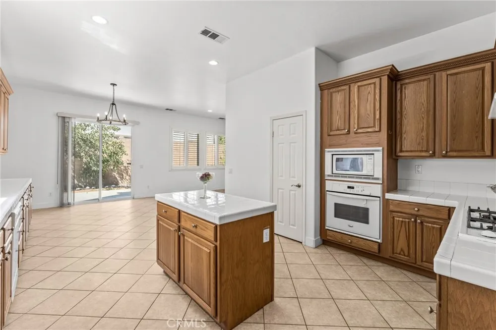 12326 White Horse Court Eastvale, CA 91752