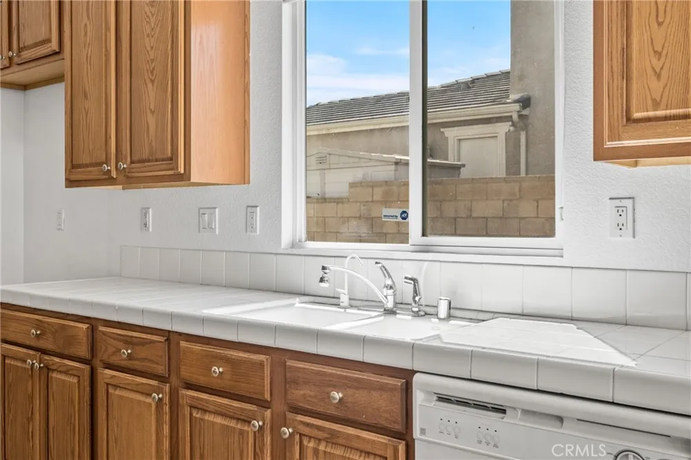 12326 White Horse Court Eastvale, CA 91752